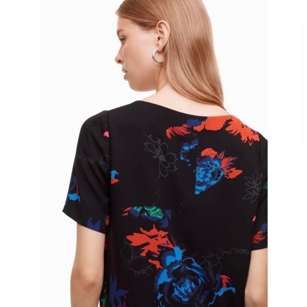 Babaton Randy Blouse - Picture 2 of 12